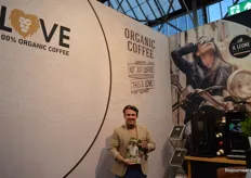 Leon Lans vertelt bij Den Leeuw Koffie Groep over het biologische koffiemerk Love.