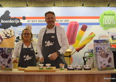 Andrea Boerlage en Gijs Hoefsloot in de stand van Boerderijs.
