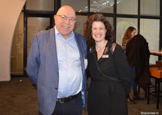 Pieter Tent (Shelter Organics) met Daisy Alsemgeest van de Biowinkelvereniging.