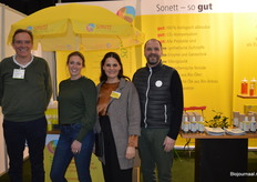Het Duitse bedrijf Sonett was ook weer van de partij. Ton Severrien en Kim Huppertz van GreenSprout vertegenwoordigen het merk op de Nederlandse markt. Naast hen Kerstin Schramm en Andreas Roth van Sonett. Zij brachten een nieuwe bodylotion mee. De producten zijn per stuk verkrijgbaar bij Odin.