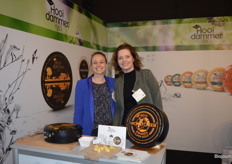Kaasmakerij Henri Willig, bekend van het merk Hooidammer Bio, debuteerde op de Biobeurs. Marian Rustema en Joke Heerema zijn omringd door de Hooidammer Bio Koekaas Supreme welke een Super Goldaward heeft gewonnen bij de World Cheese Awards in Noorwegen eind 2023.