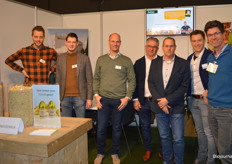 Na de fusie hebben ze bij ABZ De Samenwerking en De Valk Wekerom alles in eigen hand (met eigen productielocatie). Op de foto: Teus van Schaik, Ivan Roelofsen, Marcel Witteveen, Harry van Doorn, Wilco Bos, Gert-Jan van Beek en Martin Vervoorn.