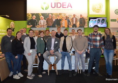 De teamfoto van Udea. Udea presenteerde de nieuwste introductie: biodynamische Luna e Terra diepvriesgroenten. En in de stand was meer informatie over de nieuwe producten van de merken Wisselwaar, Laitois, Noomi, Marqt en Happy Chocolate te verkrijgen.