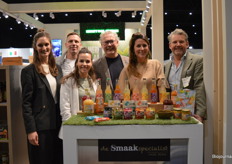 Bij de Smaakspecialist: Celinde van Opstal-Gordijn, Ben Stigter, Eefke van Pelt, Frank van Rijsingen, Anneloes Hoorneman en Pieter Dirven. Smaakt Vegan Jackfruit Bitterballen won tijdens de beurs de titel 'Beste bio snacks'.