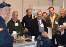 Drukte in de stand van Control Union. Zittend Eerik Schipper en Arie Maris. Eerik: "We zijn nu Beter Leven keurmerk approved."