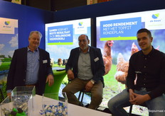 De bio-vleeskuikenstak bij De Heus is groeiende, vertelt Arno van Gorp (midden). Naast hem Krijn Breen en Marco de Bruijn. "Ook zijn we onze bio-activiteiten nog verder aan het professionaliseren."