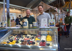 De broers Stefan en Barend Mul van Sonneclaer lieten allerlei smaken ijs proeven.