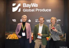 De BayWa Group is een van de toonaangevende bedrijven in de wereldwijde fruithandel. Carolin Metzger (links) en Yannick Henßler (midden) waren onder andere beschikbaar voor een interview