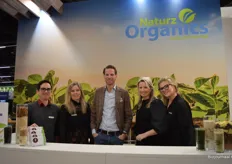 Bij Naturz Organic focussen ze ook meer op proteïnes, vanuit de eigen productie. Op de foto: Simon van Mierlo, Ester Verberne, Roy van Diemen, Eline van der Laat en Audry van Wassenberg.