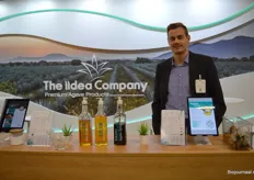 Bij The Iidea Company zijn ze gespecialiseerd in agave. Patrick Stalmach vertelt dat ze onder meer siroop en poeder verkopen.