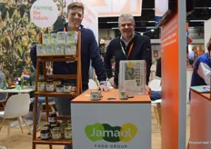 Tom van Duijn en Lars Jansen vonden bij Jamael Food Group dat alles op het NL Paviljoen netjes geregeld is. "Het staat er mooi bij, daardoor heeft het paviljoen veel antrekkingskracht", aldus Lars.