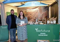 Biofutura met Mo Eidizadeh en Annemarie Hiel. zij hebben allerlei duurzame verpakkingen voor de agf en horeca sector