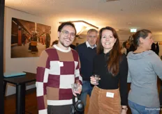 Eén van de onderzoeksjournalisten, Simon Dequeker, met Esther Molenwijk (Dutch Harvest en BioBorrel). 