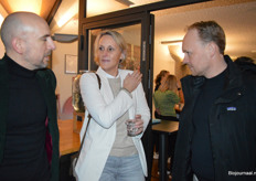 Sebastiaan Aalst (Food Cabinet), Sindy Vreugdenhil (Oost NL) in gesprek met Rinze Anne van der Sluis (Bio Brass).