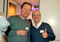 Boudewijn van der Kroft, namens TerraSana, met Michaël Wilde die binnenkort afscheid neemt als directeur van Bionext.