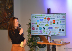 Esther Molenwijk heet alle aanwezigen welkom en vertelt dat BD-Totaal nu ook 'vriend van de BioBorrel' is.