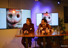 Investico-onderzoeksjournalisten Freyan Bosma en Simon Dequeker becijferden voor De Groene Amsterdammer en Trouw hoeveel Europese en Nederlandse subsidie bij bio-boeren terechtkomt. Zij werden als eerste geïnterviewd door Esther.