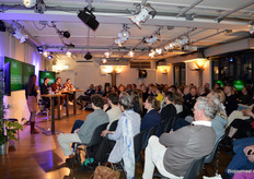 De zaal van de andere kant gezien.