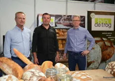 Hendrik Durnez eigenaar van de bakkerij en 3e generatie bakker, Koen van Neer en Patrick Verhamme van Bio de Trog.