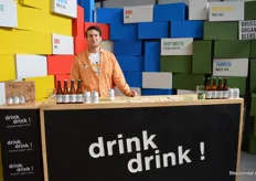 Pierre Colon bij de Brusselse biologische bierbrouwerij 'drinkdrink!'. Zij introduceren elke maand een tijdelijk biertje. 