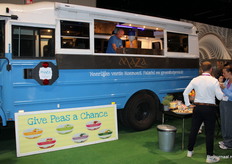 De Maza truck met verse hoemoes, falafel en groentespreads.