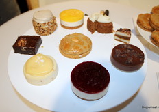 Sinds deze week ook dit formaat taartjes voor dessert verkrijgbaar bij Rose & Vanilla. Nu ook voor de horeca en catering.