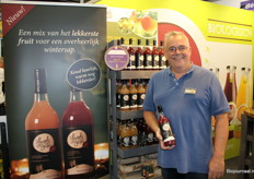 Cees Jan de Bruijn met hun nieuwe wintersappen.