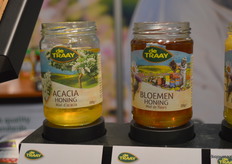 "De Acacia- en bloemenhoning zijn echt hardlopers bij ons", aldus Dennis. 