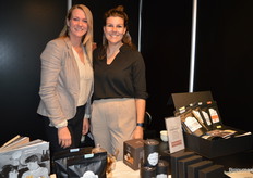 Bij De Eenhoorn koffie & thee presenteerden Judith Oortmulder en Krista Fixe de biologische theerange aan de bezoekers.