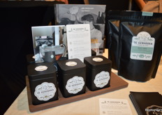 Judith: “We werken rechtstreeks met de theeplantages samen, zonder tussenpersonen.”