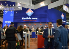 Ameco, dat valt onder de Van Drie Group, beschikt over een Skal-certificaat. Rechts in gesprek: René Eggen.