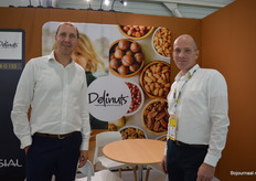 Namens Delinuts: Corné Blok en Erik Witte spreken over een prima hal. De bezoekers zijn positief, er is veel vraag naar ruwe noten en tropisch fruit.