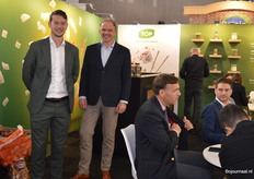 Top The Onion Group stond voor de derde keer op de SIAL. "We hebben veel afspraken gemaakt met klanten, waardoor het de hele dag door druk is in de stand", aldus Arie Pronk. Links naast hem op de foto Jelle Kesselaar.