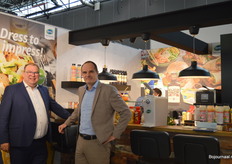 Namens Remia op de foto: Paul de Vries en Arnoud Slok Soede. De vraag naar biologisch is niet echt groeiende, ze merken wel dat er steeds meer vraag is naar plantaardig.