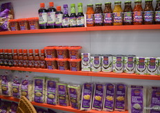 Wat bio-producten van Go-Tan in beeld: ketjap manis, noodles, creamed coconut en coconut milk.