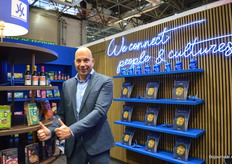 En door naar hal 4, met 1 Nederlandse exposant... Heusschen & Schrouff Oriental Food. Lars Baur vertelt dat in de 'etnic shops' naar verhouding minder vraag is naar biologisch. "Het kantelpunt naar gezondere voeding moet daar nog plaatsvinden. In Azië zien ze nog weinig meerwaarde in gezondere voedingsproducten." 