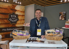 Bij Pita-Bakkerij Caïro: Ruud Salari. 