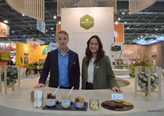 Bij Brinkers hadden ze zoals altijd een mooie volle agenda met afspraken. De pistache-cacao duo komt er aan. Op de foto: Sven Maseland en Marlin Wessels.