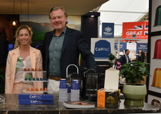 Bij Cappac loopt de grootverpakking erg goed, vertelde Carel Rouweler. Naast hem op de foto staat Eline van der Linden. 