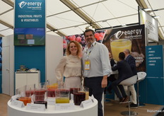 Aline Kardux en Anton Maris bij Energy Food Ingrediënts, gespecialiseerd in industriële groente en fruit. Bijna al het gember- en kurkumasap is biologisch, ook in wortel en rode biet ligt het bio-aandeel hoog. 