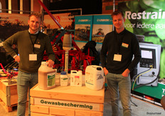 Links Bas Sinnema naast zijn collega Meint Postma van Ten Brinke: "Het aandeel biologisch neemt wel toe."