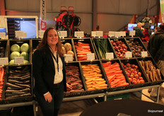 Maud den Os (Vertegenwoordiger Bejo Benelux): "De nieuwe knolselderij Carla heeft een lange houdbaarheid."