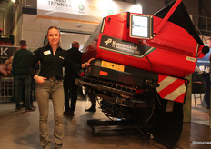 Sarana Dorst adviseur bij Blok landbouw mechanisatie, een voorbeeld van de jonge aanwas in de branche