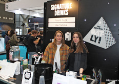 Oatly Holland, links Indra rechts Rowena