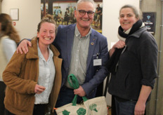 Jan Groen geflankeerd door de top van Warmonderhof