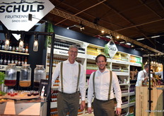 Schulp Vruchtensappen met oa. Roland Borsch en John Dorst