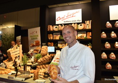 Bakkerij Carl Siegert met Michel Schröder. Nieuw bij hun is een gevlochten brioche broodje