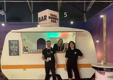 Het beursteam van Yaya Kombucha met Michael Boekholt, Sarah Essed en Joan Wessel