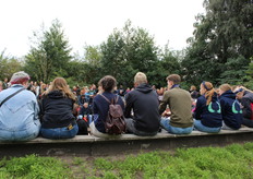 Honderden bezoekers luisterden aandachtig naar de speech