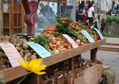 In de kas konden bezoekers verse groenten, groentepakketten en vlees afnemen. Op deze locatie vinden de groentepakketten van De Grote Wiede wekelijks hun afzet naar klanten.